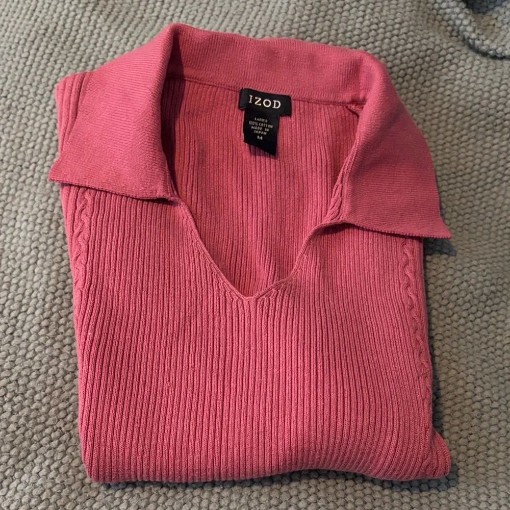 ⚫️Izod Pink/Coral Sleeveless Ribbed Top V- Neck With Collar, Size M